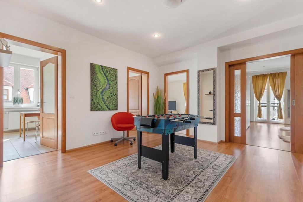 Exclusive Apartment In Centre Братислава Екстер'єр фото